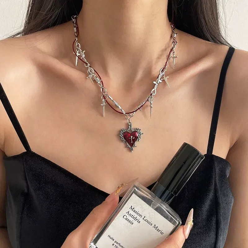 Personalized red heart stitching thorn cross necklace hip-hop hot girl clavicle necklace
