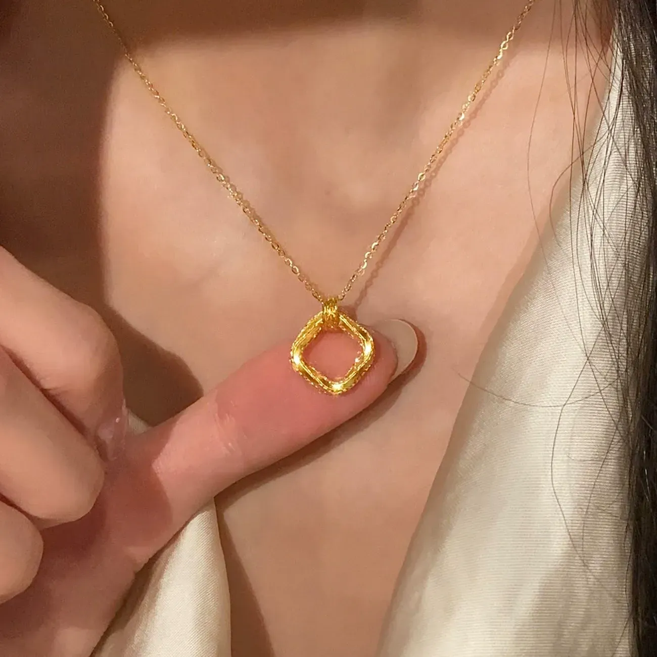 Popular Möbius Sand Gold Clasp Necklace Jewelry