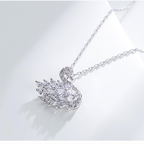 Swan necklace for women, zircon titanium steel necklace that won't fade.