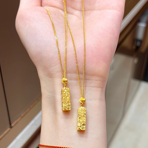 Gold-plated Wealth from All Directions mini gold bar necklace with dazzling shine, stamp-shaped clavicle chain.