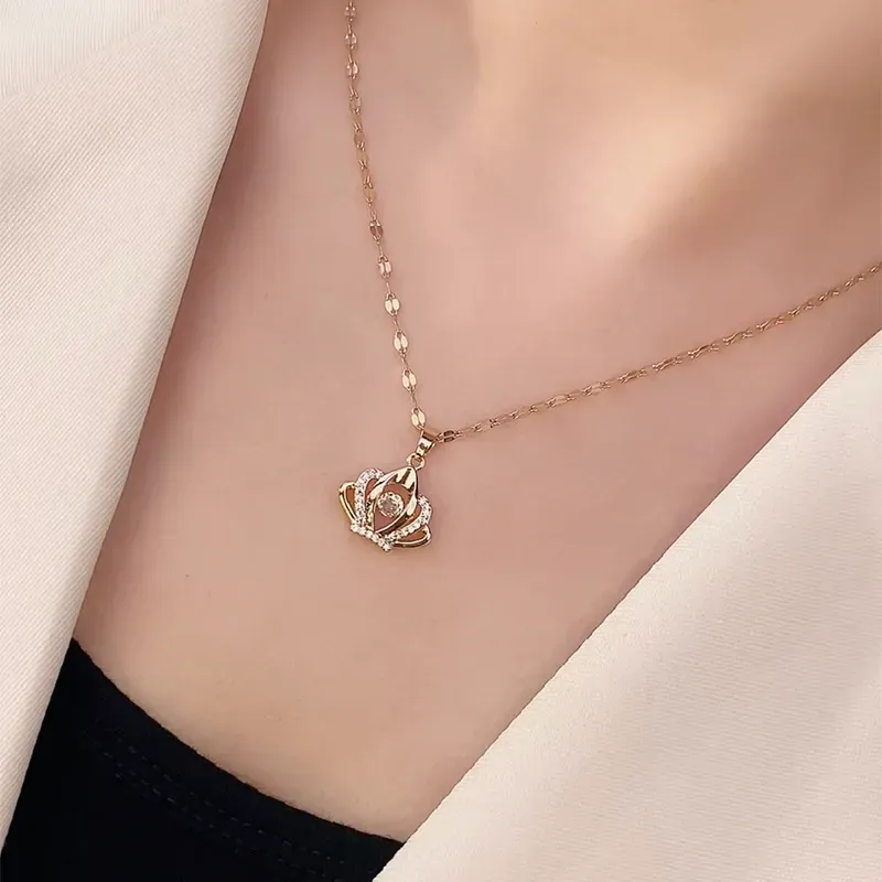 Crown necklace, trendy and elegant clavicle chain for women.