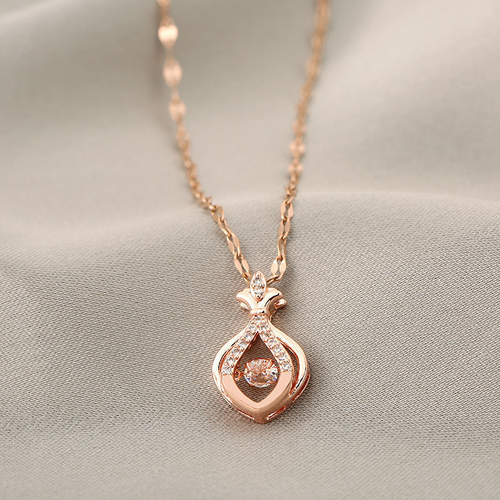 Titanium steel elegant necklace for women, colorfast and sophisticated clavicle chain