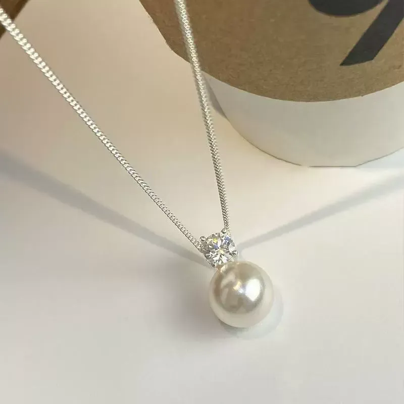Sparkling diamond single pearl necklace for women