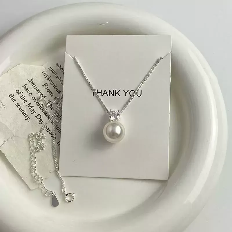 Sparkling diamond single pearl necklace for women