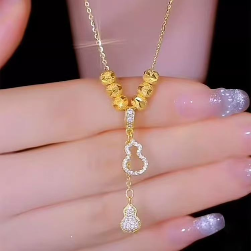 Popular gourd necklace, a stylish and elegant accessory.