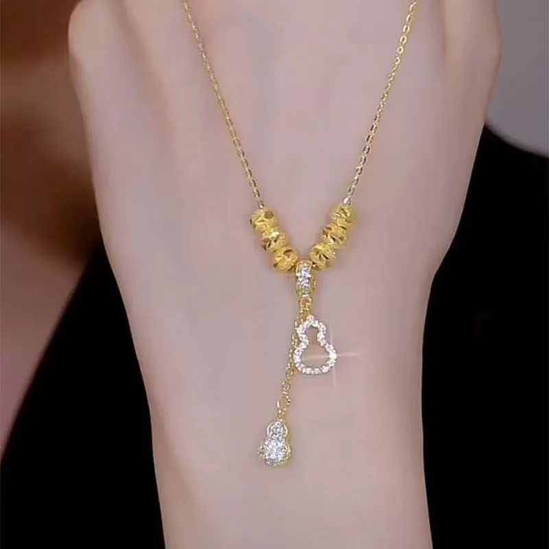 Popular gourd necklace, a stylish and elegant accessory.