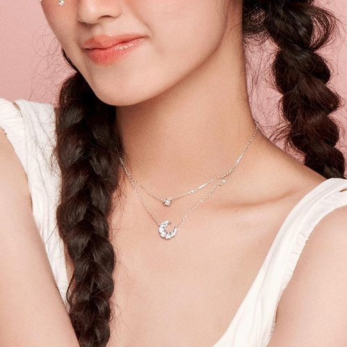 Double-layered star and moon necklace for women, a unique design, a gift for your girlfriend.