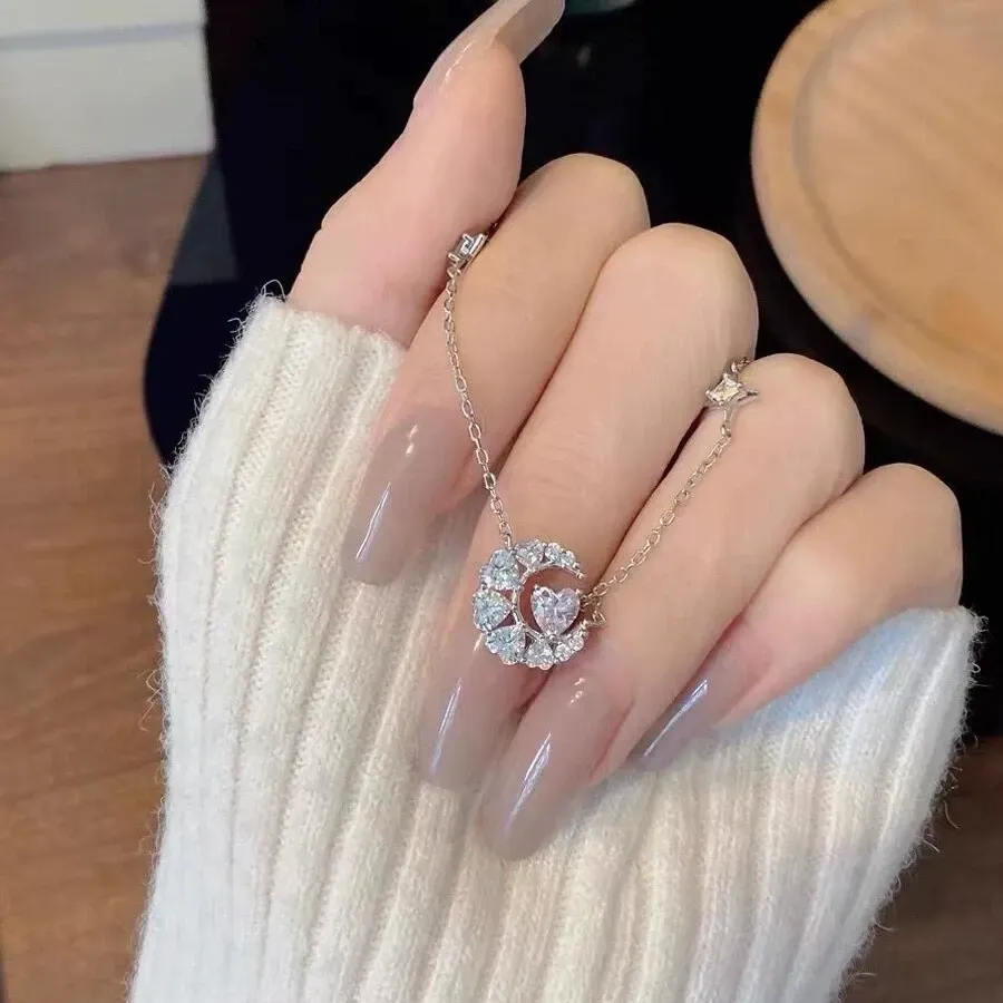 Dreamy Moon Necklace for Women, Heart-Shaped Zirconia Necklace, Niche Design, Clavicle Chain