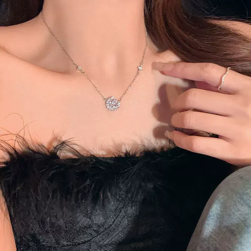 Dreamy Moon Necklace for Women, Heart-Shaped Zirconia Necklace, Niche Design, Clavicle Chain