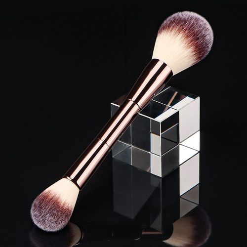 Complete makeup brush set: includes powder brush, blush brush, foundation brush, eyeshadow brush, concealer brush, lip brush, and other makeup tools and brushes.