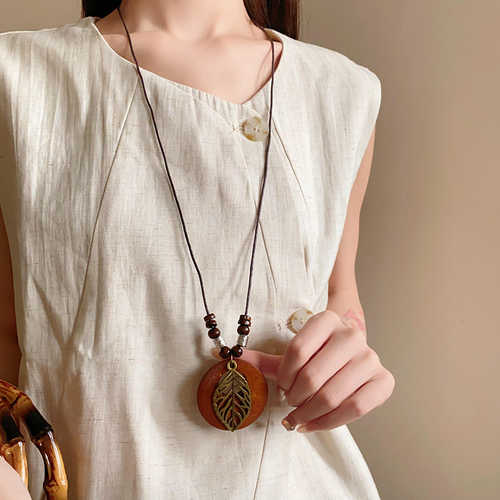 Round leaf hollow long necklace, retro literary temperament sweater chain