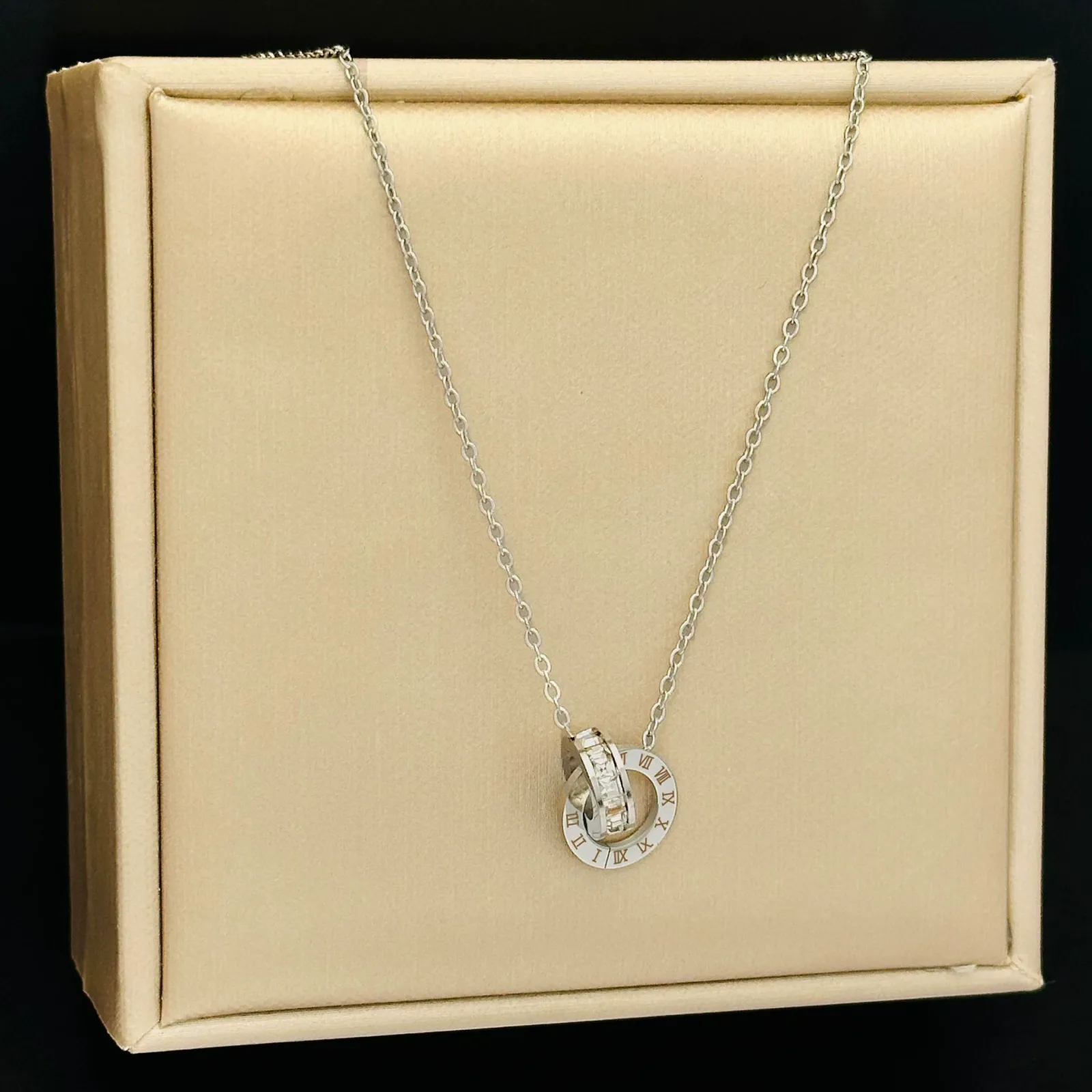 Interlocking Roman diamond-studded titanium steel necklace, non-fading clavicle chain jewelry