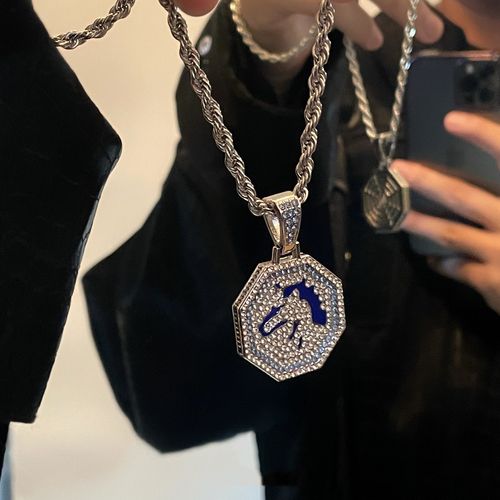 Diamond-studded stainless steel necklace, a street hip-hop style accessory