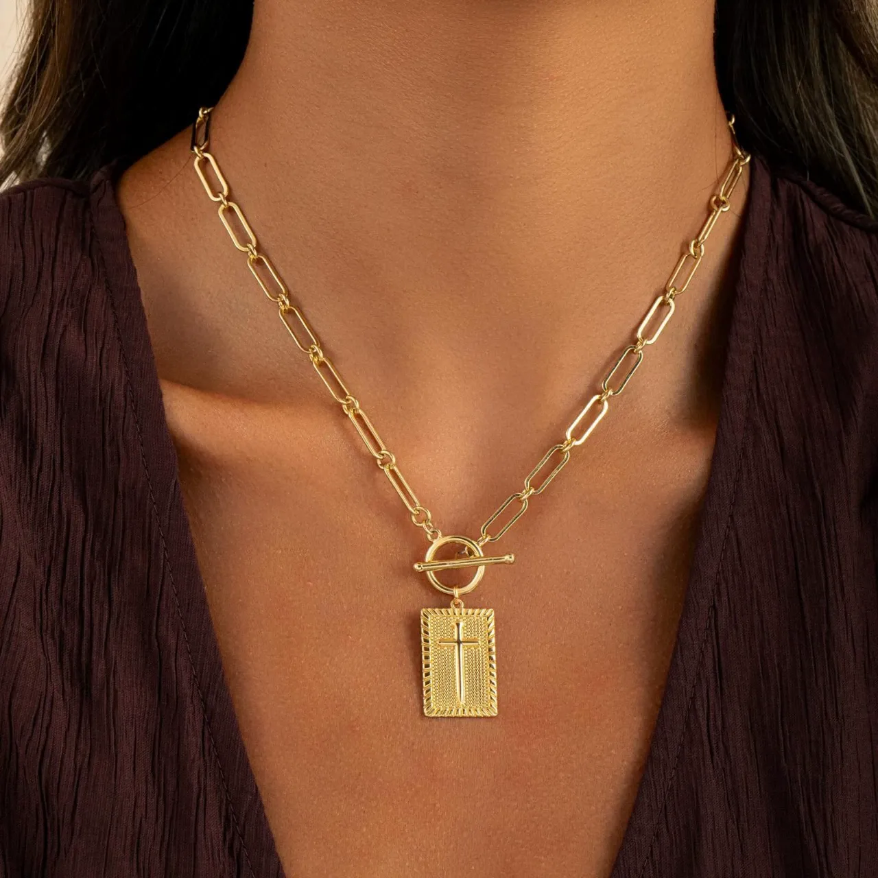 Popular European and American women's simple gold-plated lock cross necklace