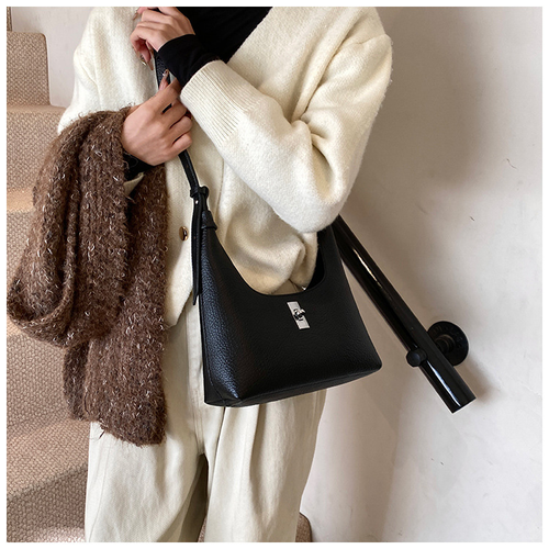New simple underarm shoulder bag fashionable handbag daily commuter bag