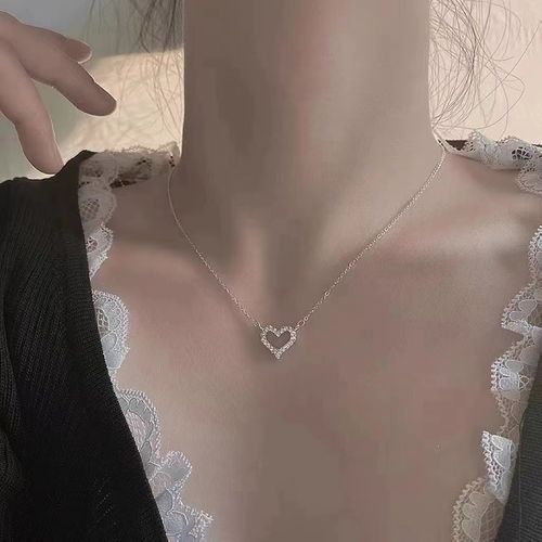 Sweet diamond heart necklace Simple clavicle necklace