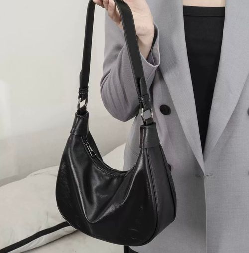 Niche retro armpit bag female 2025 new fashion shoulder soft leather bag