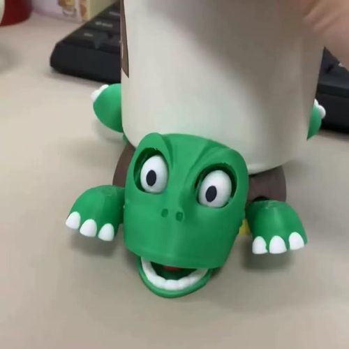 Hot-Selling King Eight Turtle Coaster Funny Plastic Squeeze Toy with Pressing Staring Eyes