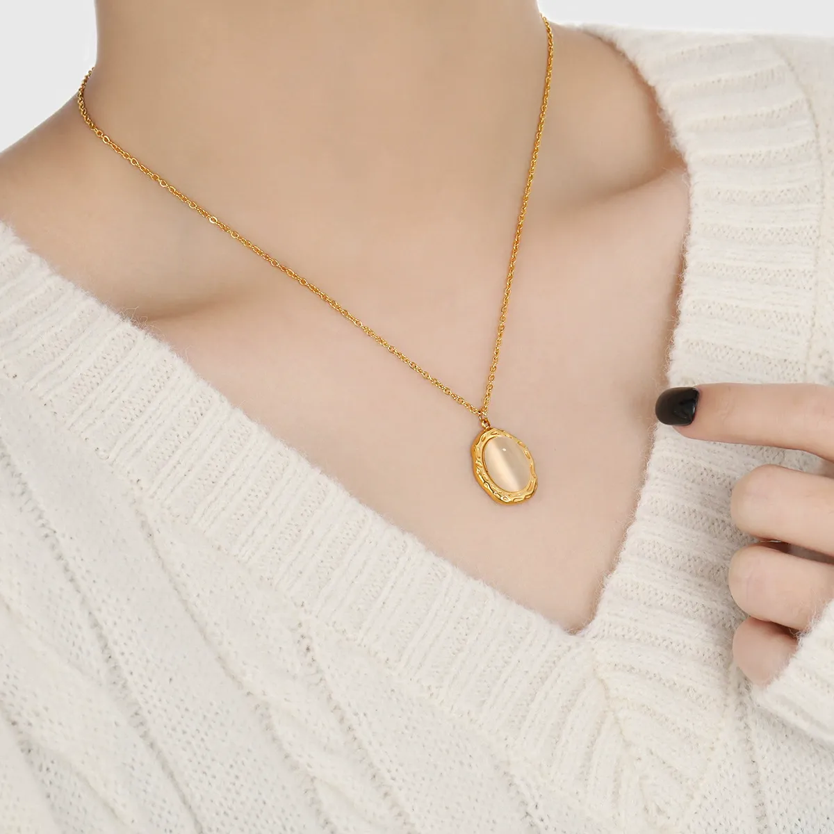 Irregular texture cat's eye necklace, gold-plated titanium steel clavicle necklace