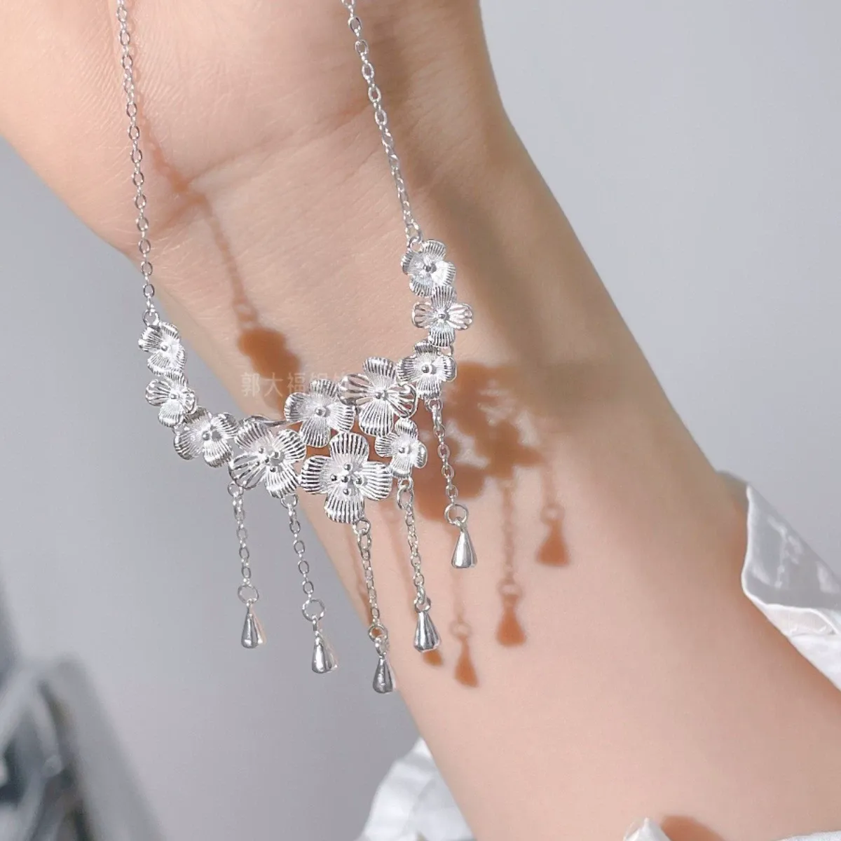 Exquisite and high-end tassel plum blossom necklace for women