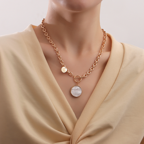 Simple and elegant metal acrylic mother-of-pearl pendant necklace