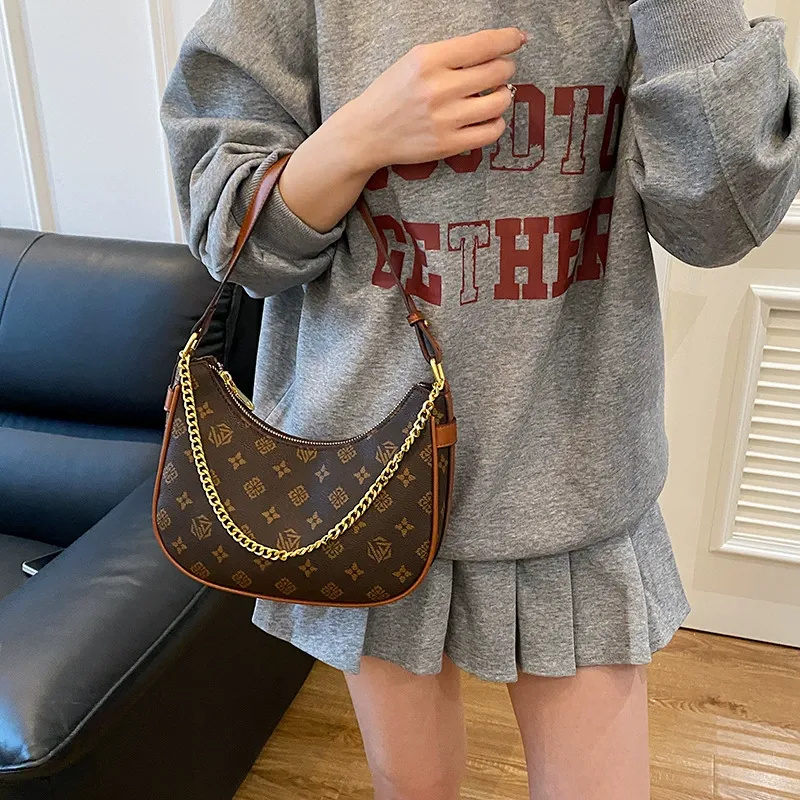 Retro printed baguette bag, fashionable and advanced shoulder bag, crossbody bag