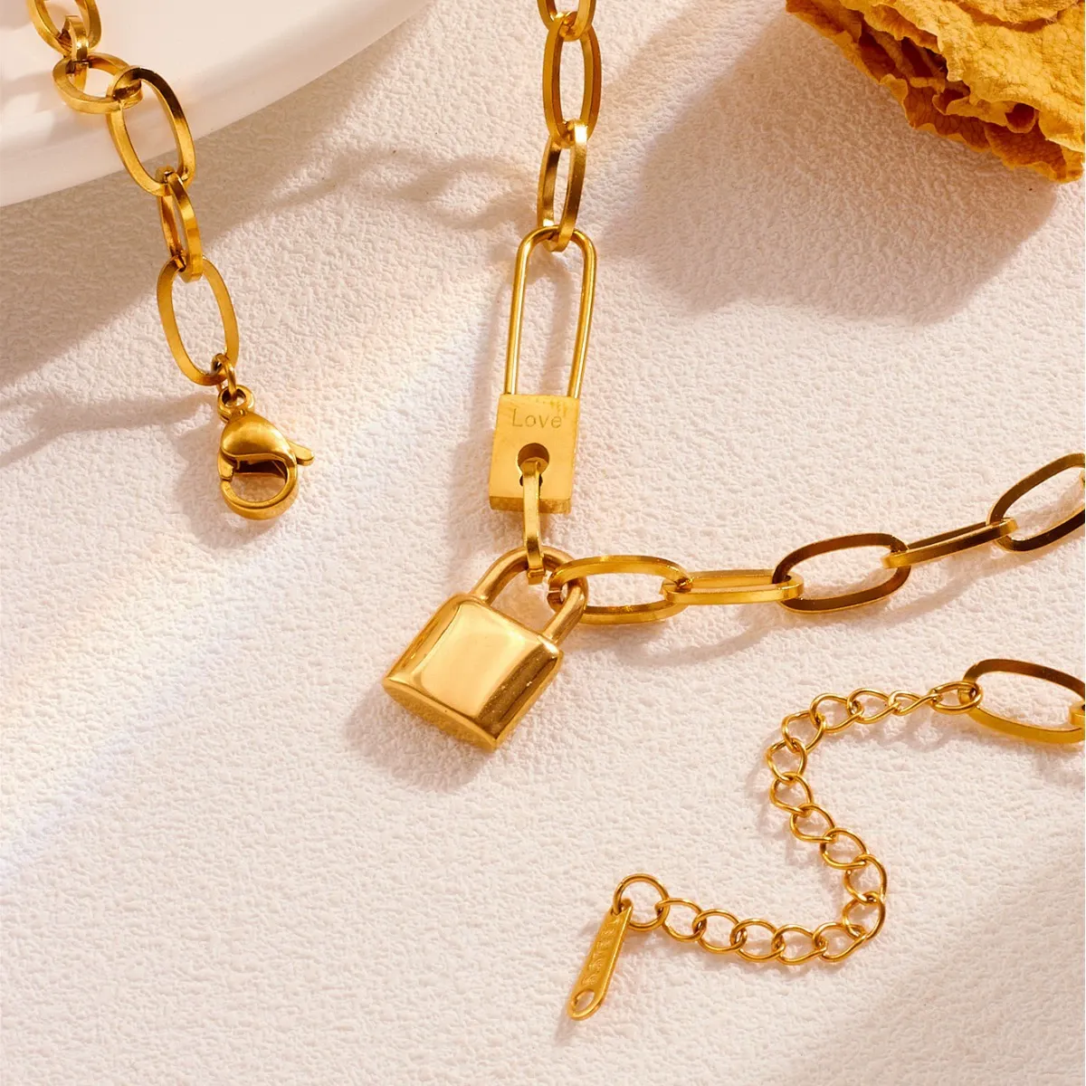 European and American street retro hip-hop lock necklace, K gold clavicle chain