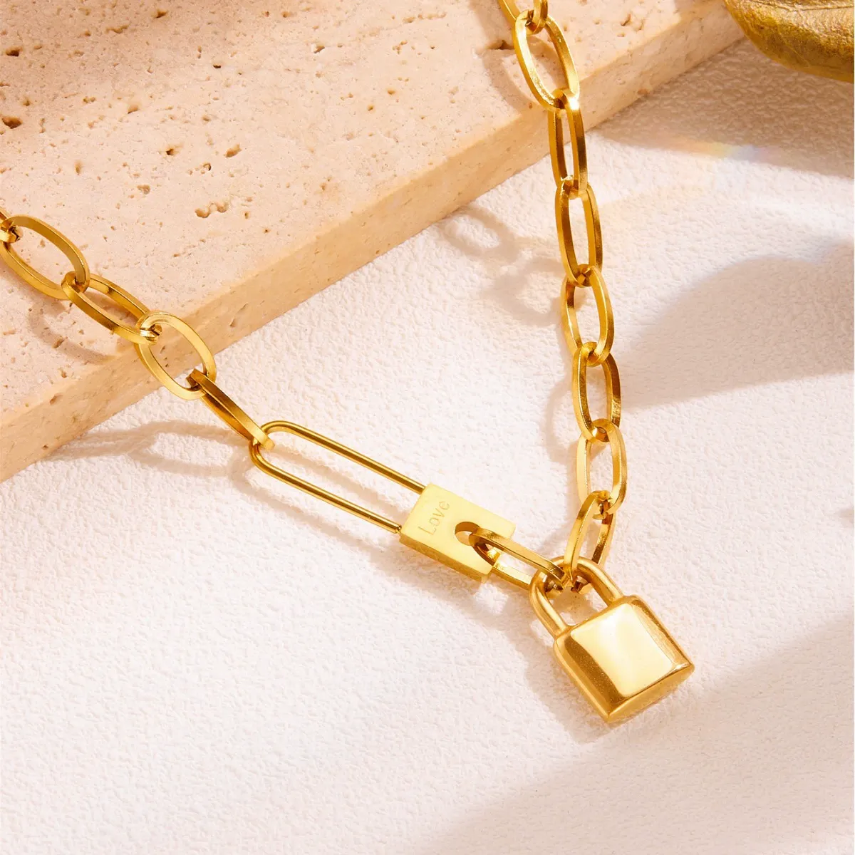 European and American street retro hip-hop lock necklace, K gold clavicle chain