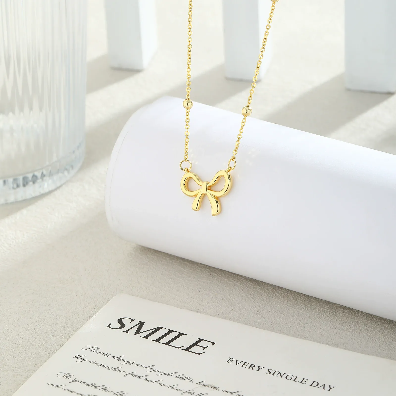 Long-lasting cute hollow bow pendant necklace for women clavicle chain jewelry