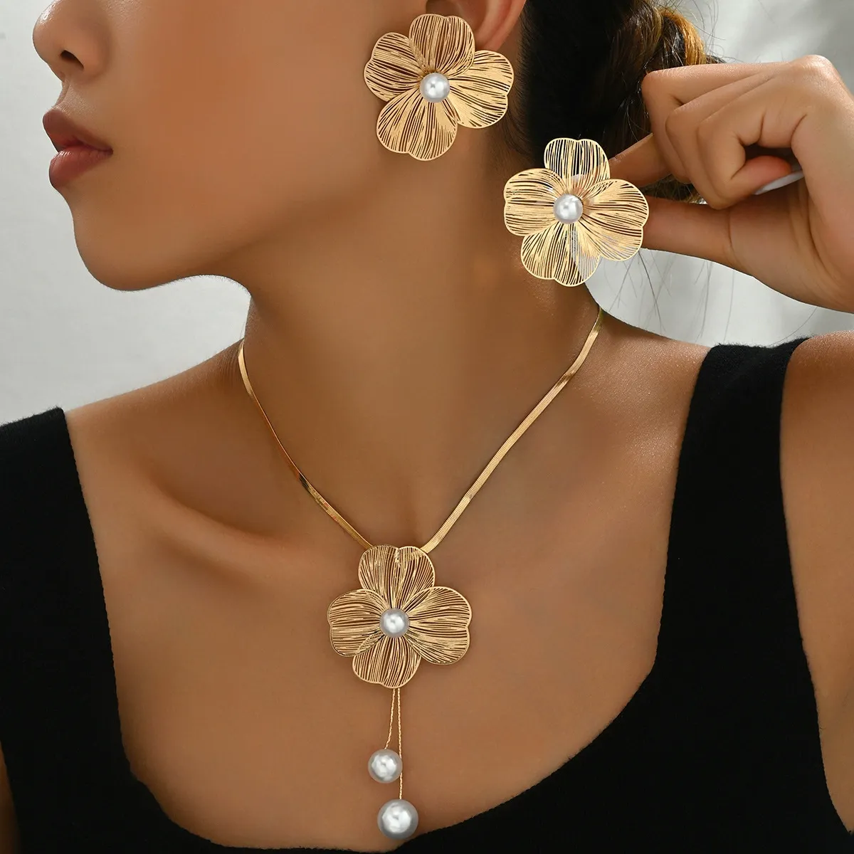 Flower-inlaid pearl design niche long clavicle necklace, women's necklace and earring set