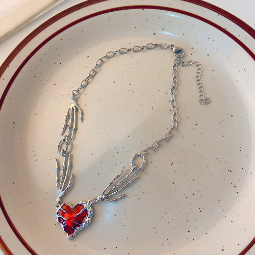 Dark red oil drop necklace with exaggerated design claw splicing heart clavicle chain