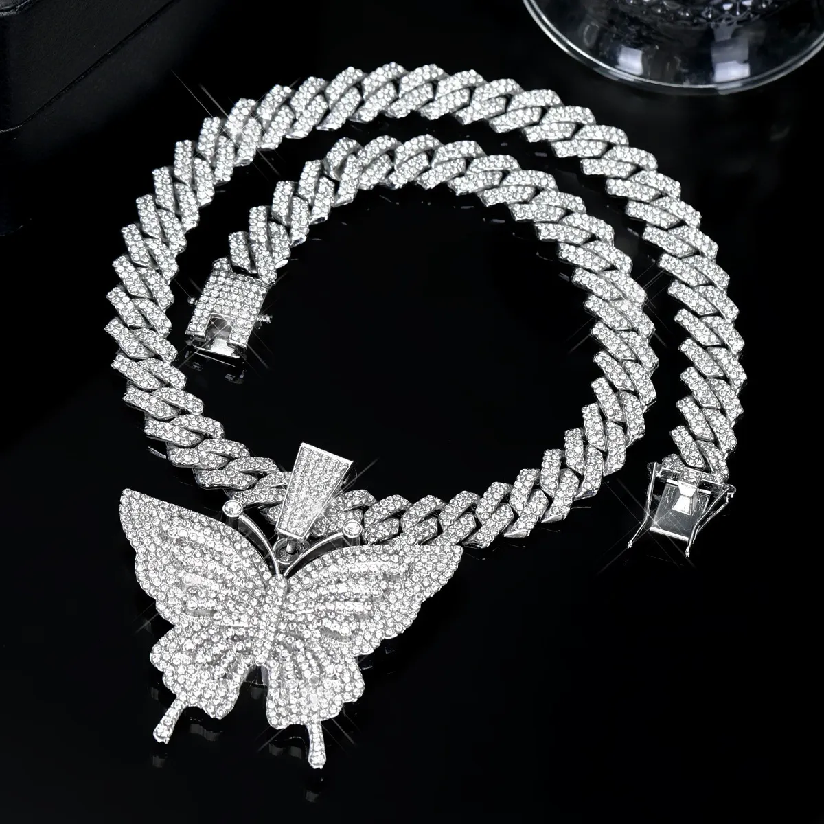 Hot hip-hop style necklace, European and American fashion alloy full diamond unisex butterfly Cuban chain