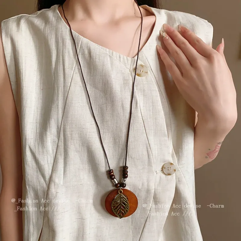 Round leaf hollow long necklace, retro literary temperament sweater chain