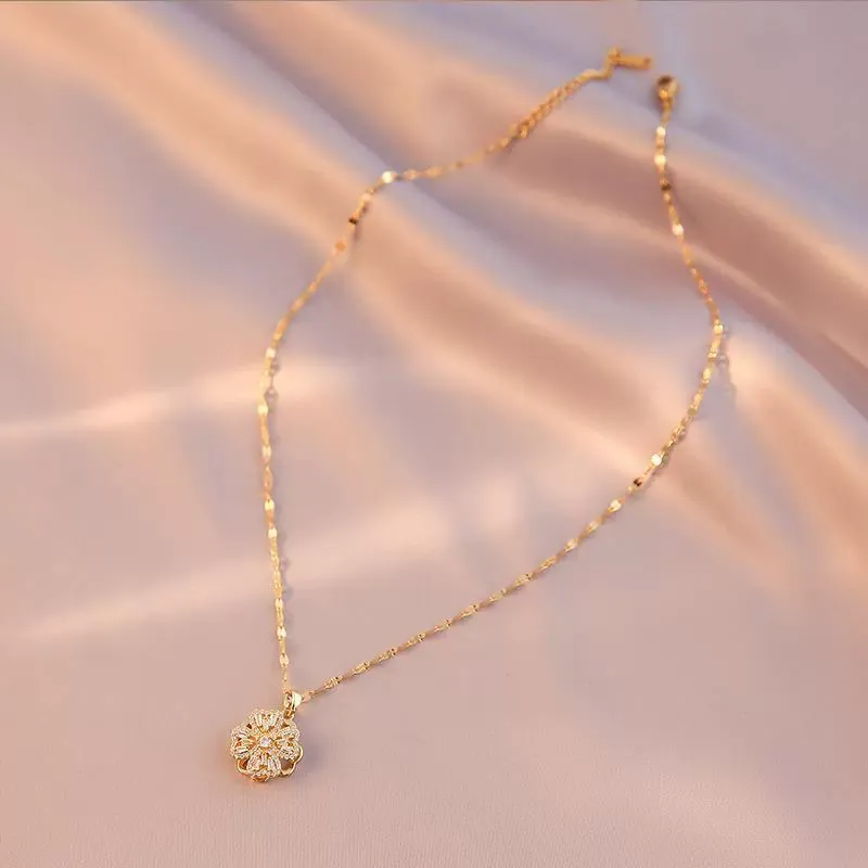 New trend rotating four-leaf clover Haoshi titanium steel necklace