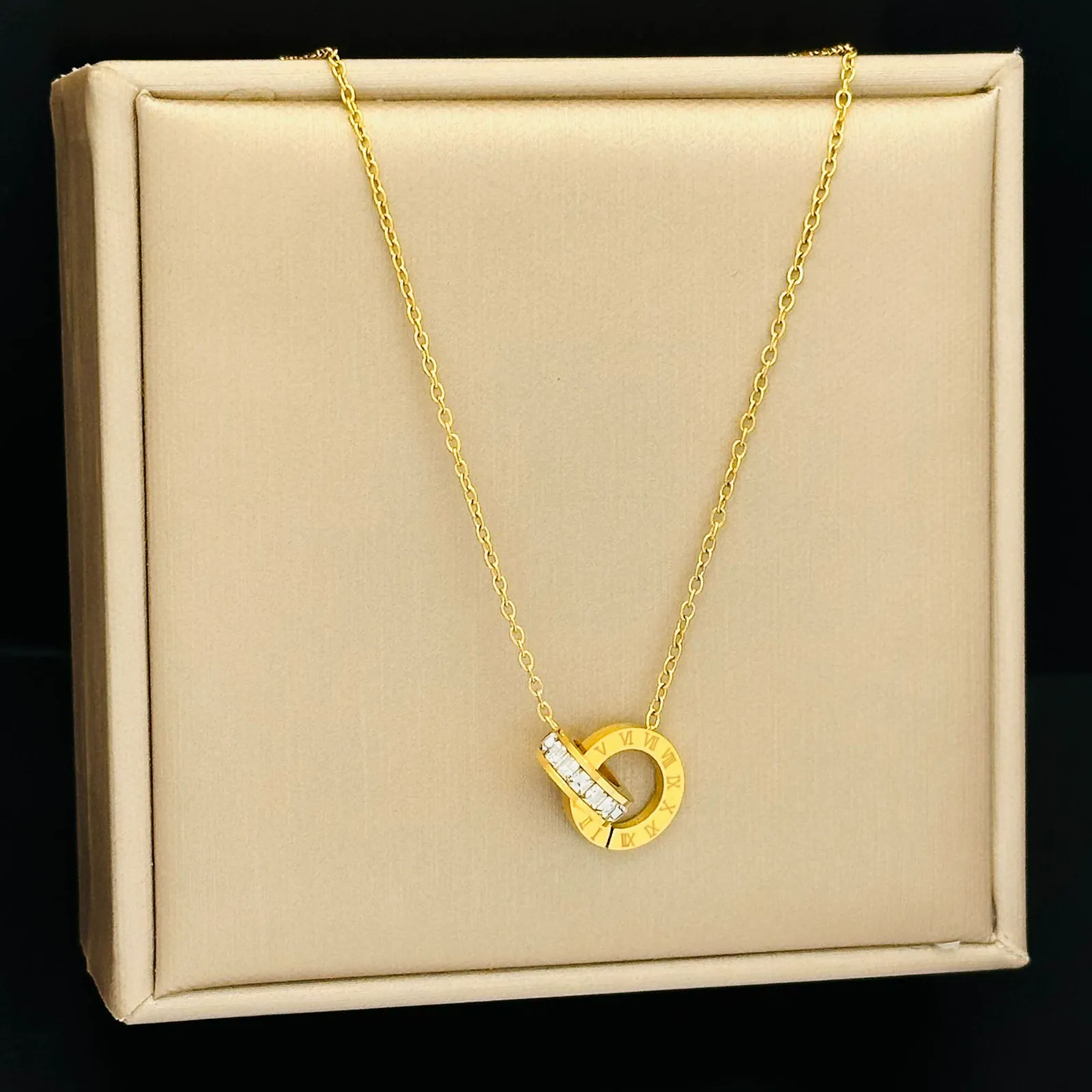 Interlocking Roman diamond-studded titanium steel necklace, non-fading clavicle chain jewelry