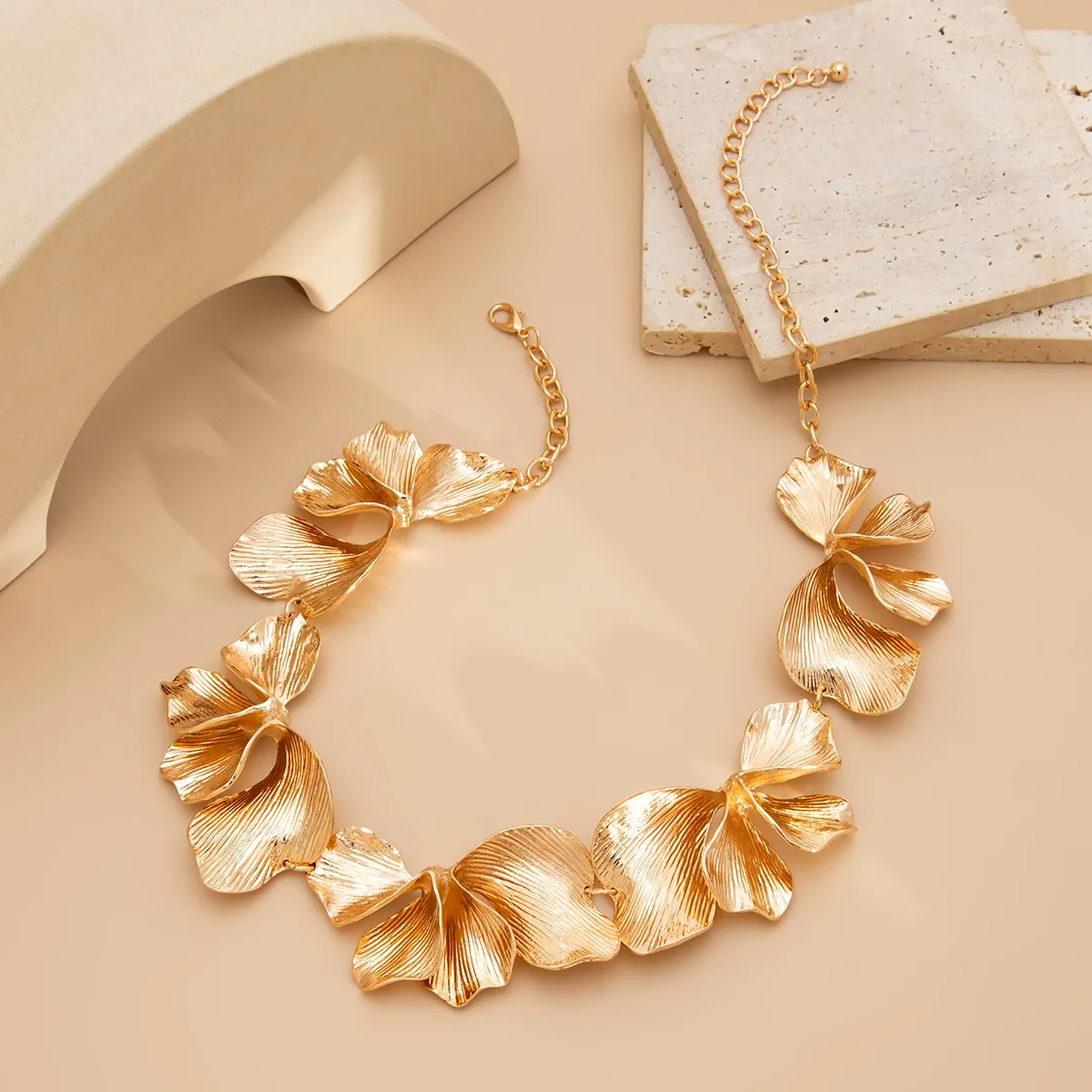 Irregular pleated petal necklace Fashion ins style metal alloy flower necklace