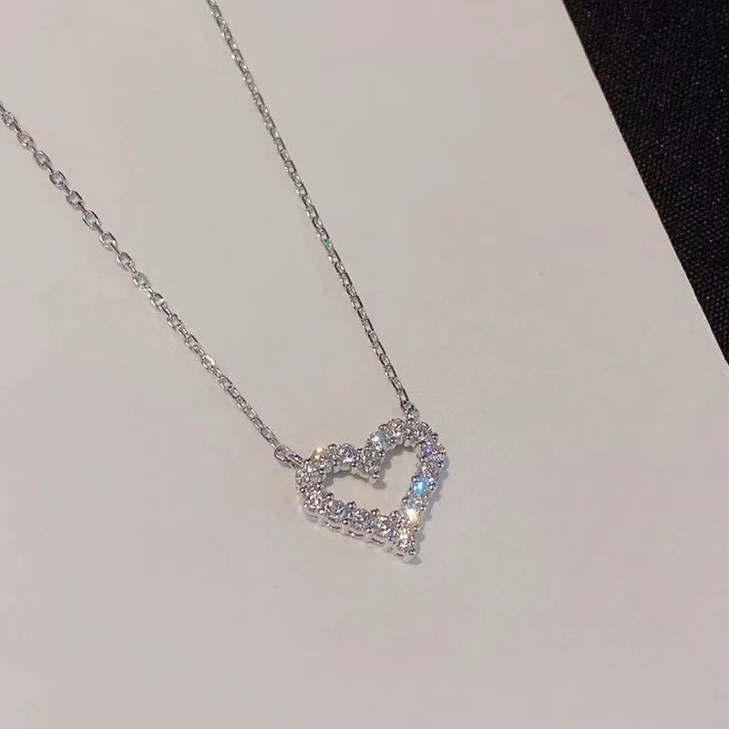 Sweet diamond heart necklace Simple clavicle necklace