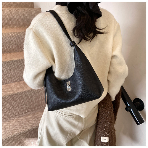 New simple underarm shoulder bag fashionable handbag daily commuter bag