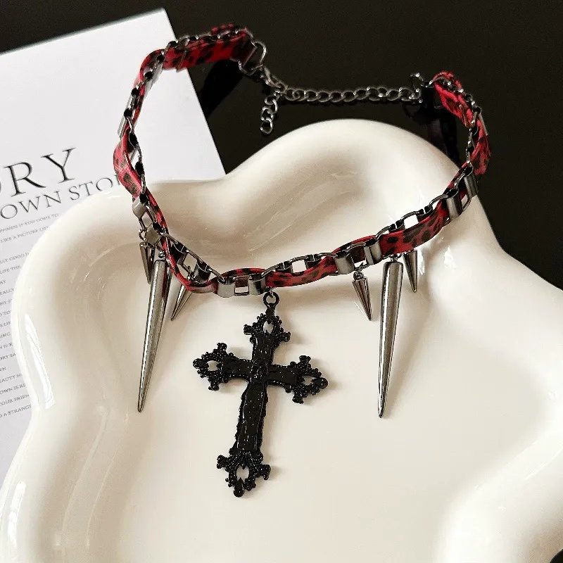 French hottie dark heavy punk cross necklace, personalized clavicle chain