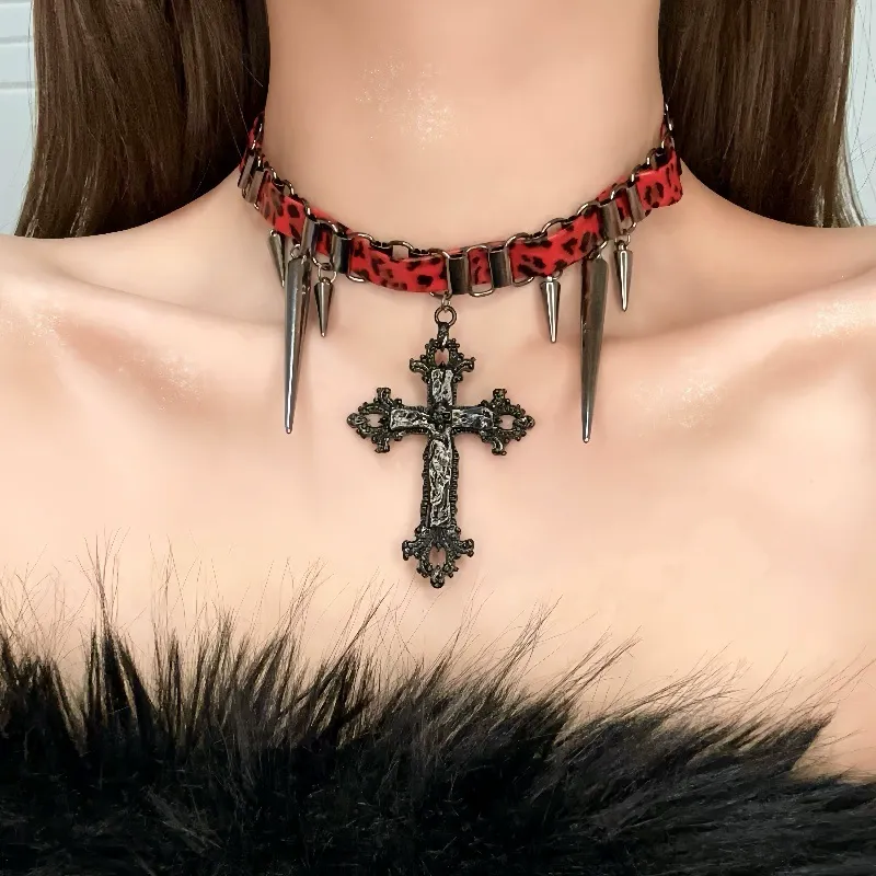 French hottie dark heavy punk cross necklace, personalized clavicle chain