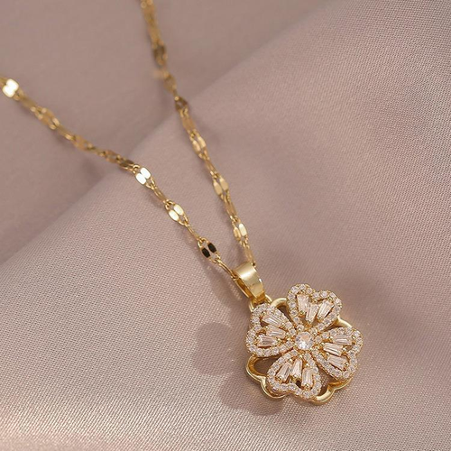 New trend rotating four-leaf clover Haoshi titanium steel necklace