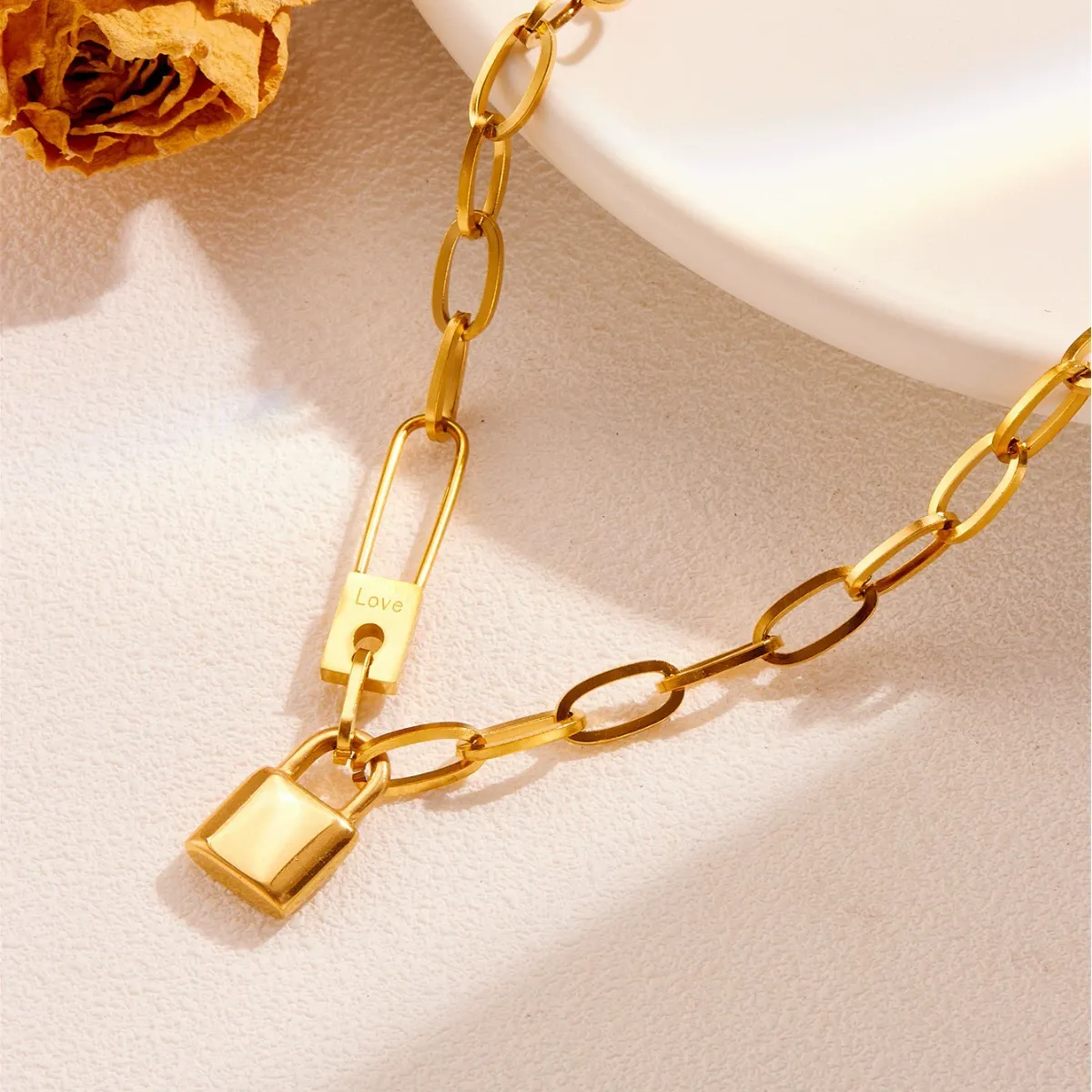 European and American street retro hip-hop lock necklace, K gold clavicle chain