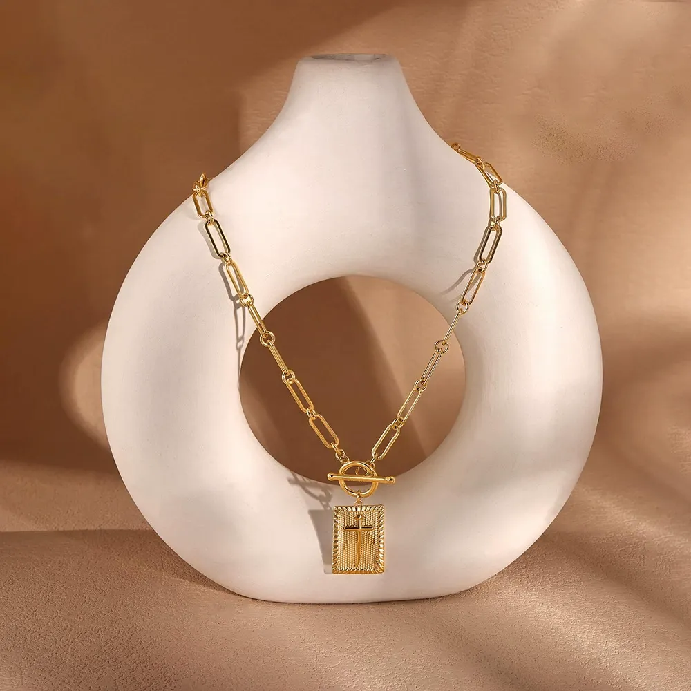 Popular European and American women's simple gold-plated lock cross necklace