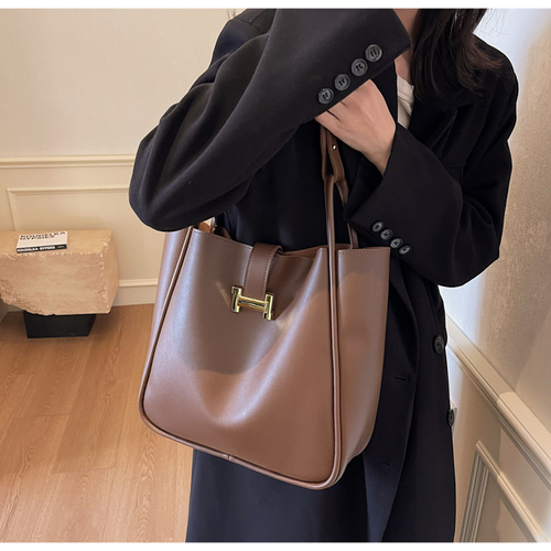 Popular women's bags 2025 new simple bucket bag