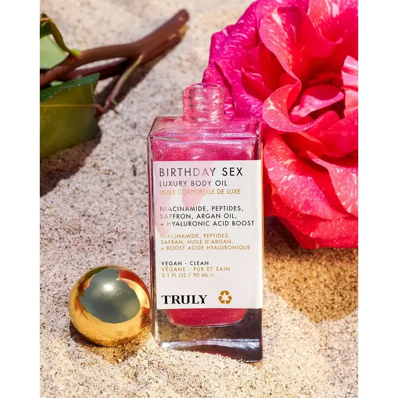 Birthday Tightening Body Shimmer Oil – Brightening Glow Formula with Niacinamide, Peptides & Hyaluronic Acid – Hydrates, Firms & Nourishes for Luminous Skin – Boosts Elasticity & Smoothness with a Silky, Shimmering Finish – Sensual Jasmine Scent