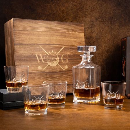 Personaliseret træ whisky dekanter sæt med navn og initialer-ideal fødselsdag og spil dag gave til golf elskere.