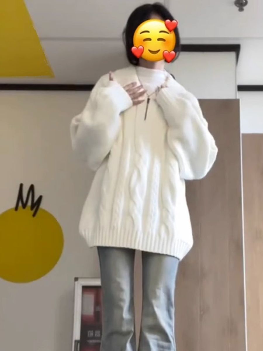 Polo neck white sweater for women in autumn and winter 2023 new popular small man Japanese lazy style retro thick coat