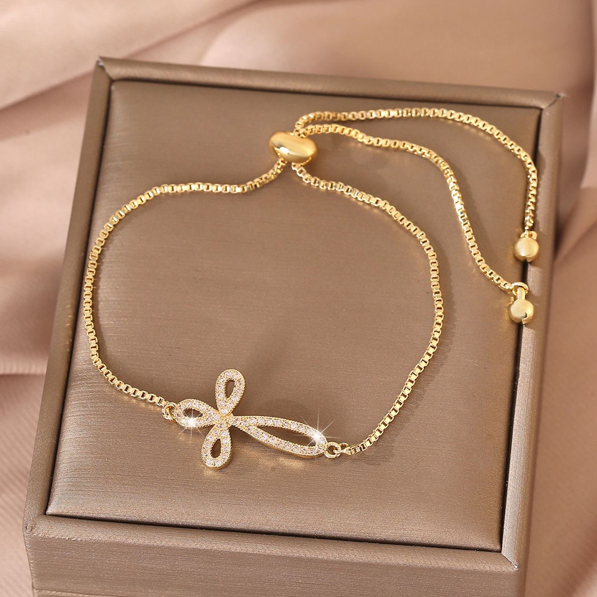 Fashion petal bracelet