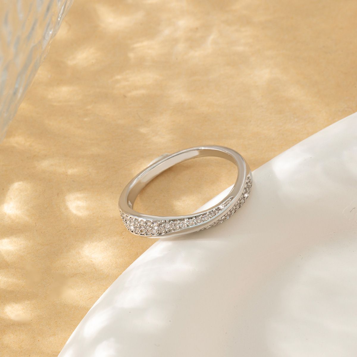 Irregular opening ring