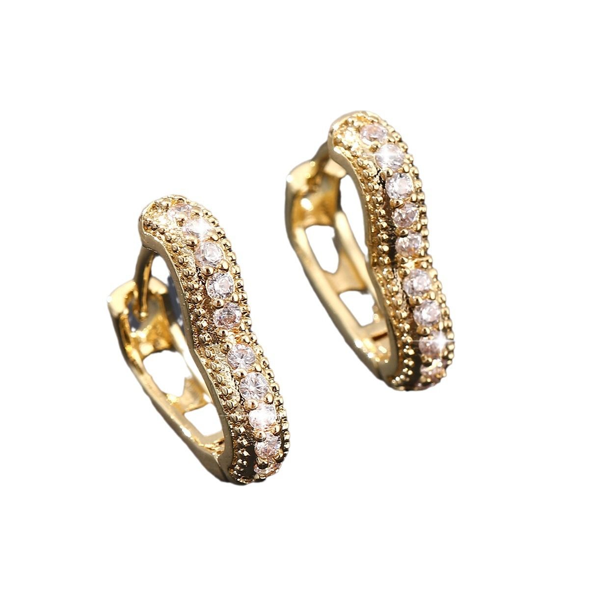 Copper inlaid zirconium heart-shaped hollow ear buckle